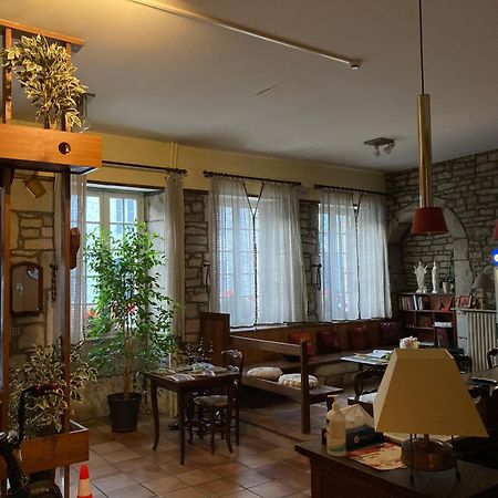 Ancien Hotel Plein De Charme Baume-les-Dames Bagian luar foto